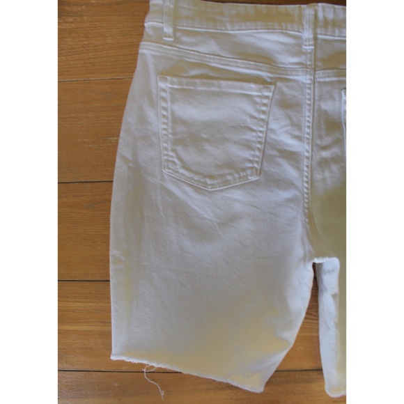 Time & Tru Plus Size 16 White High Rise Bermuda Jean Shorts Raw Hem Preowned - Picture 6 of 8
